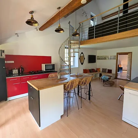 Spacieux Duplex Avec Terrasse *